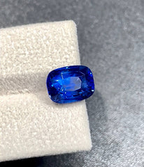 6.95 Carats Majestic Blue Sapphire Gem