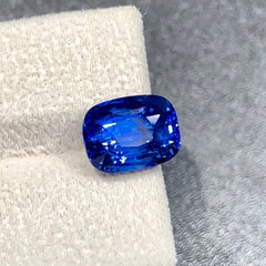 6.95 Carats Majestic Blue Sapphire Gem