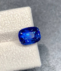 6.95 Carats Majestic Blue Sapphire Gem