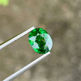 1.40 carats Green Tsavorite Oval Garnet