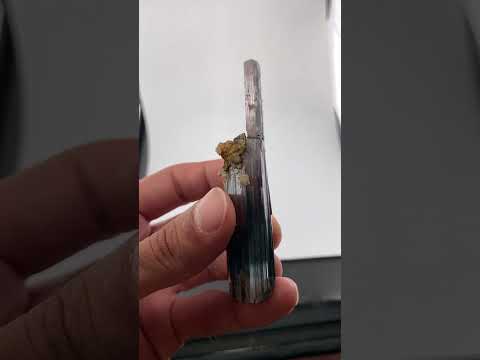 Rutile Crystals with Albite Matrix