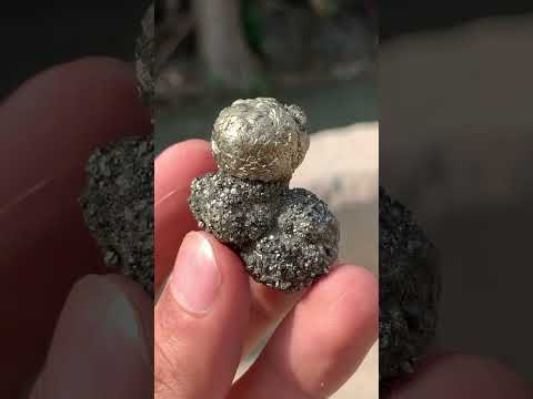 crystallography for Pyrite on Muscovite with great contrast from Pakistan