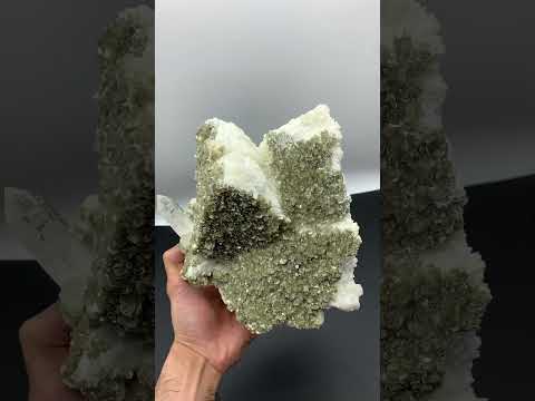 Muscovite on Albite with Quartz