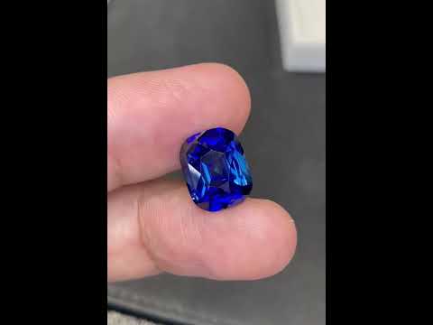 9.06 Carats Vivid Blue Sapphire Stone