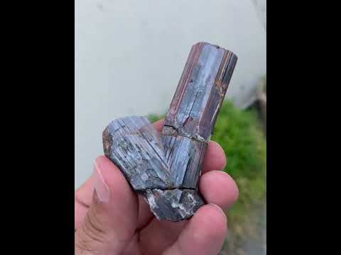 Rutile Crystals with Sharp Striations