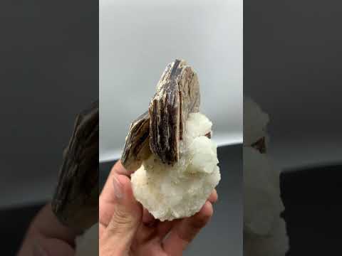 Muscovite on Cleavelandite with Quartz