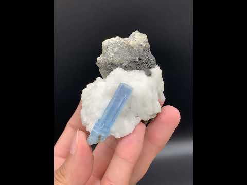 Aquamarine on Albite and Muscovite