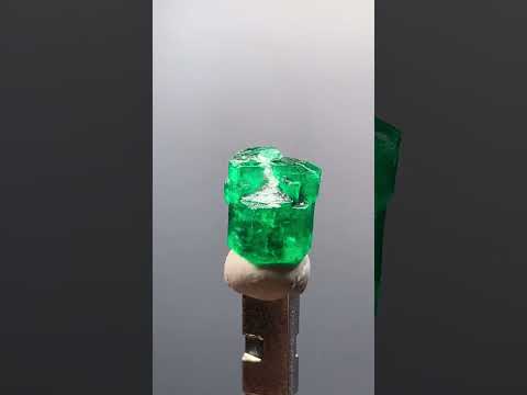 vibrant green color double terminated Emerald crystal from pakistan