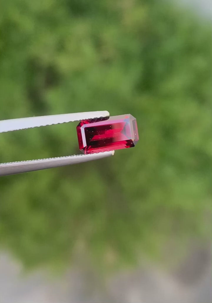 Spectacular Red Garnet For Jewelry