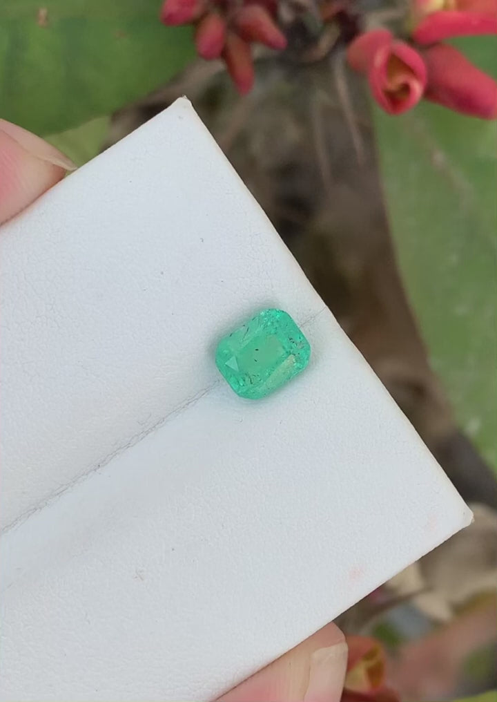 Lovely Green Emerald For Ring