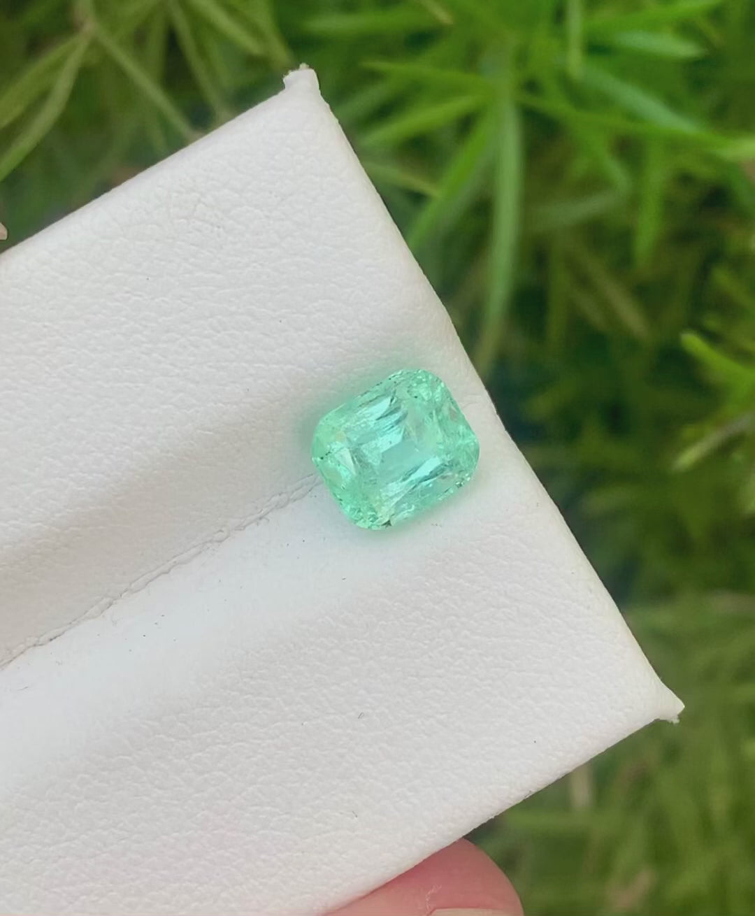 Natural Light Green Loose Emerald Gemstone