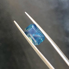 3.05 carats Bicolor Natural Loose Sapphire in Emerald Cut