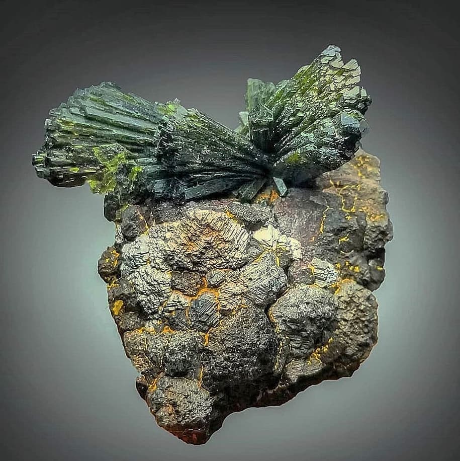 Epidote Crystals on Magnetite Matrix with Pyrite