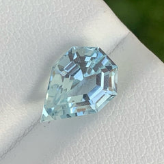 Shiny Natural Aquamarine Cut Stone