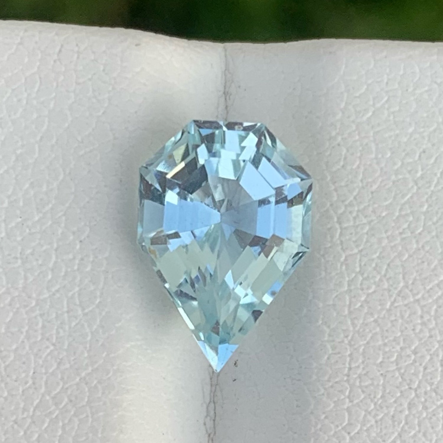 Shiny Natural Aquamarine Cut Stone