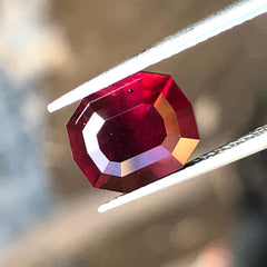 3.20 Carats Venetian Red Rhodolite Garnet