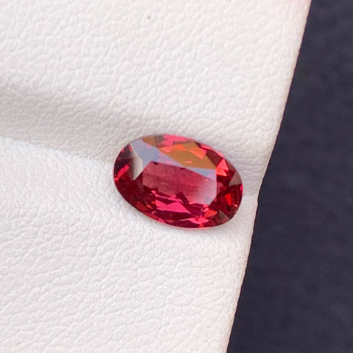 red-malaya-garnet-1-22ct-madagascar-oval-faceted