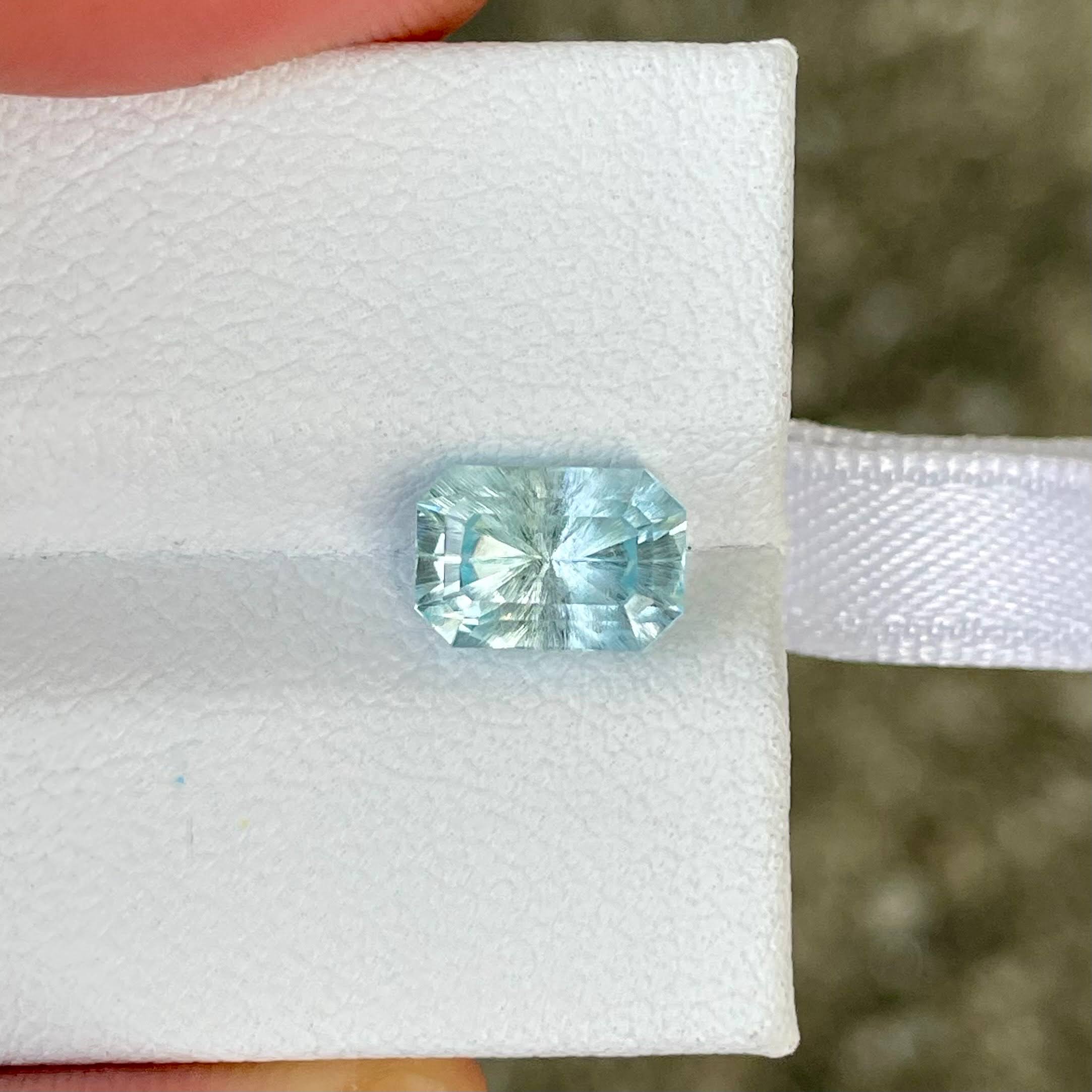 1.97 Carats Blue Aquamarine Gemstone