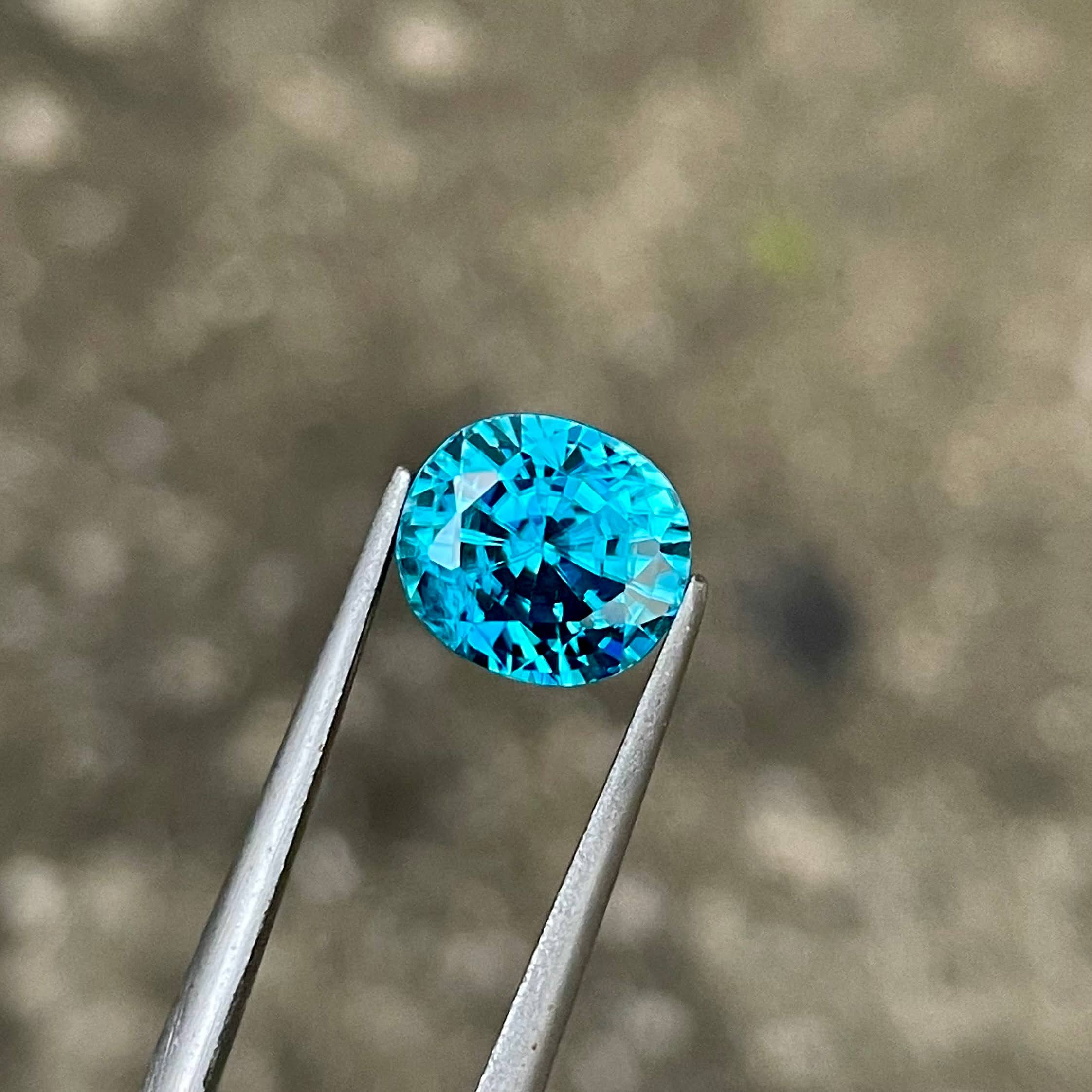 5.25 Carats Blue Oval Zircon Stone