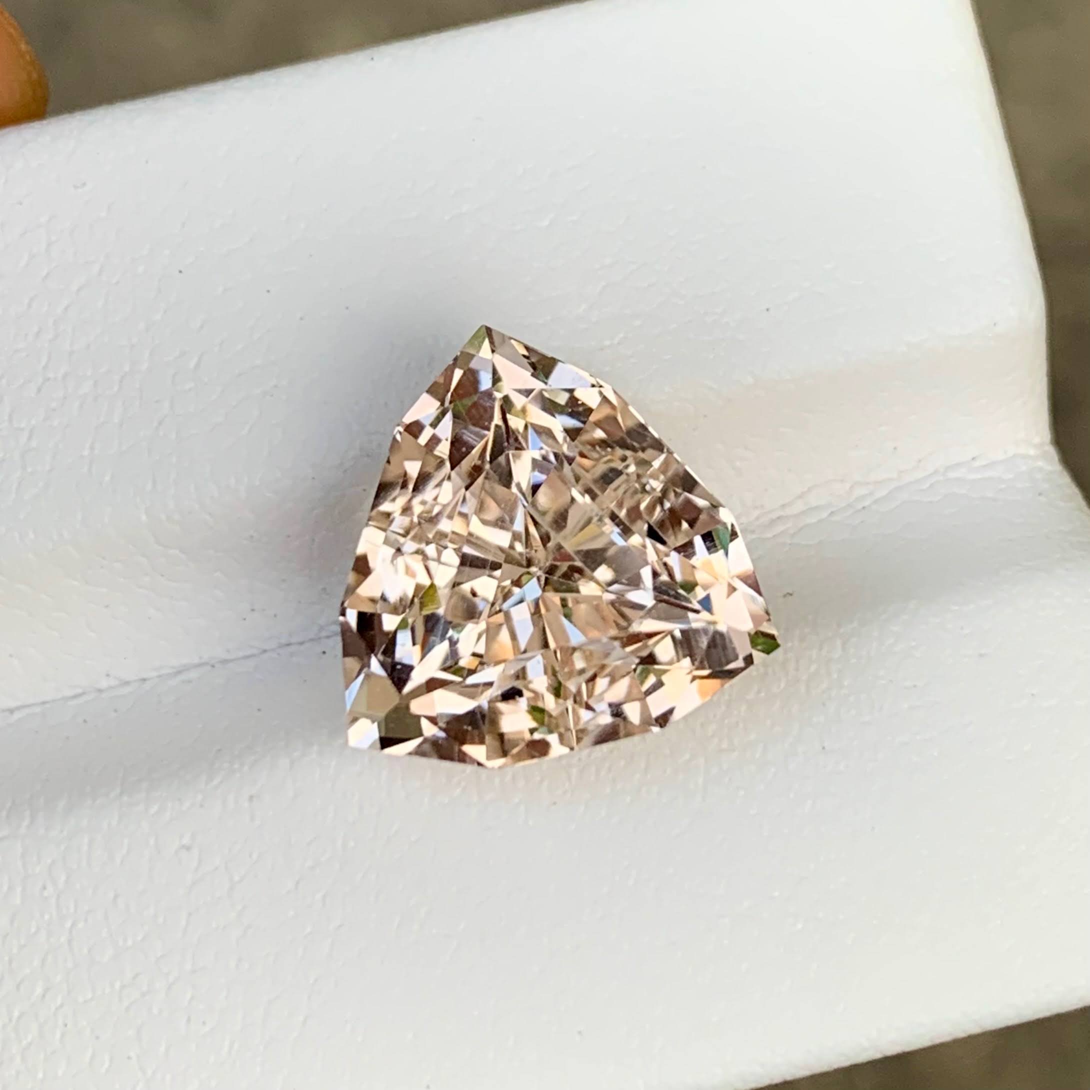 pakistan-topaz-10-28ct-trilliant