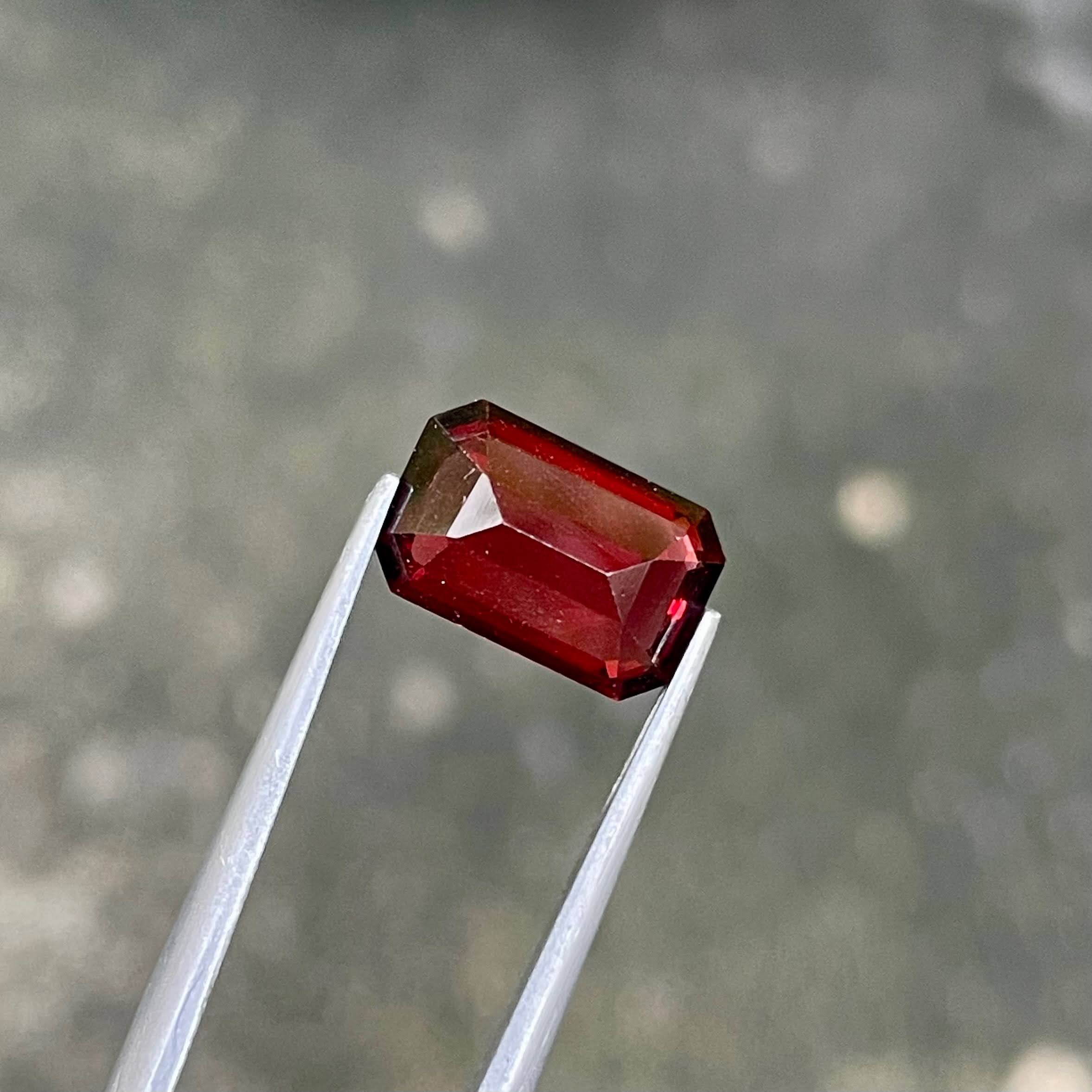 3.55 Carats Red Garnet Stone