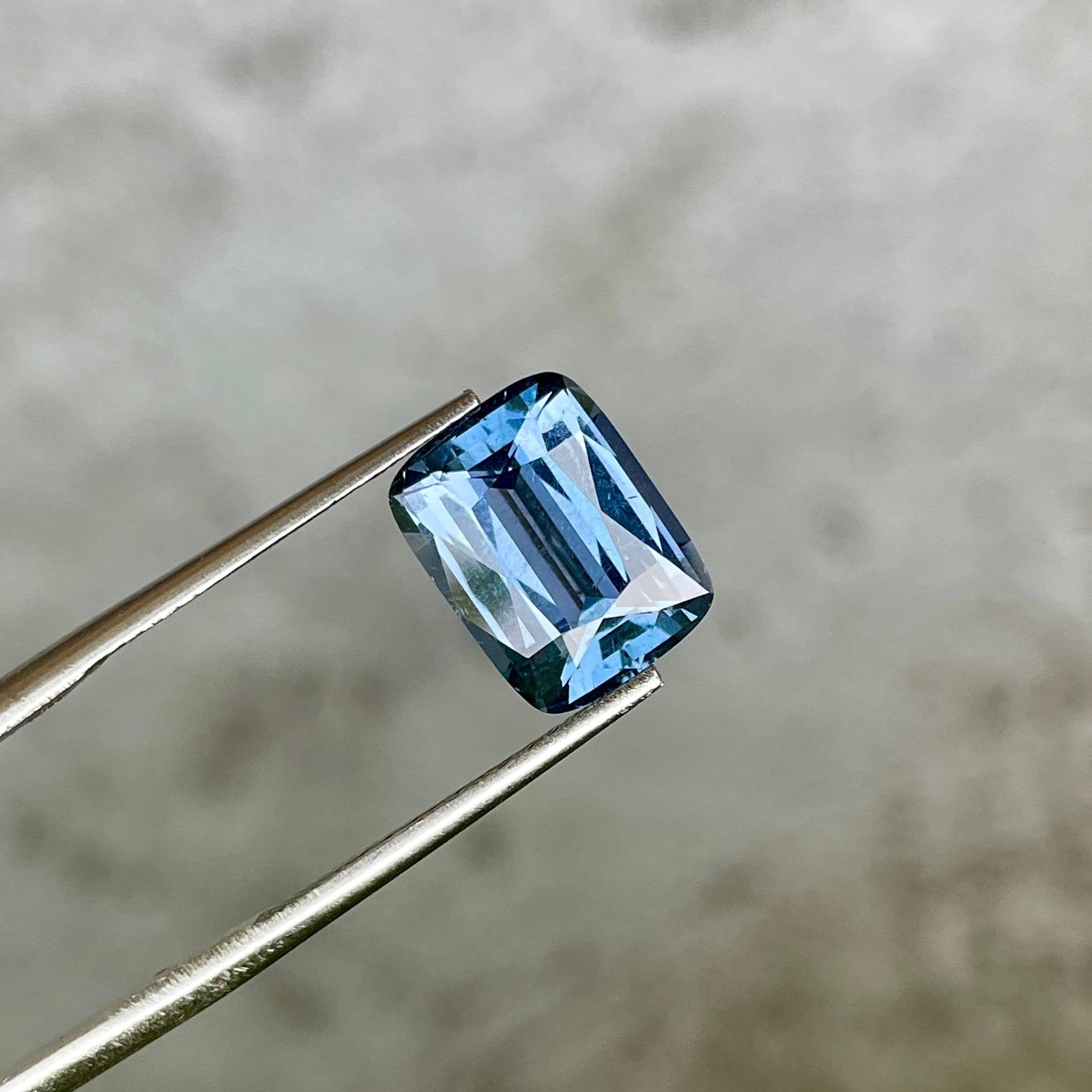 5.15 Carats Grayish Blue Spinel Stone