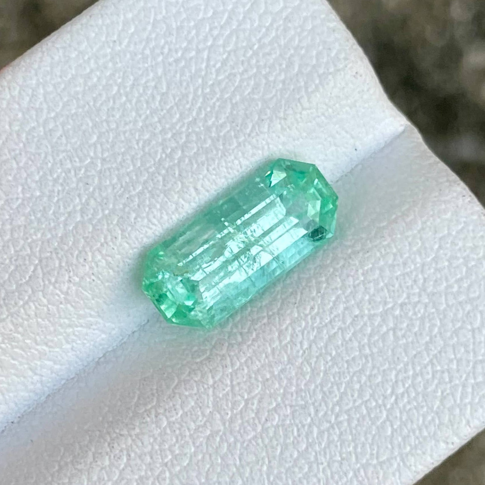 2.37 Carats Emerald Faceted Gemstone