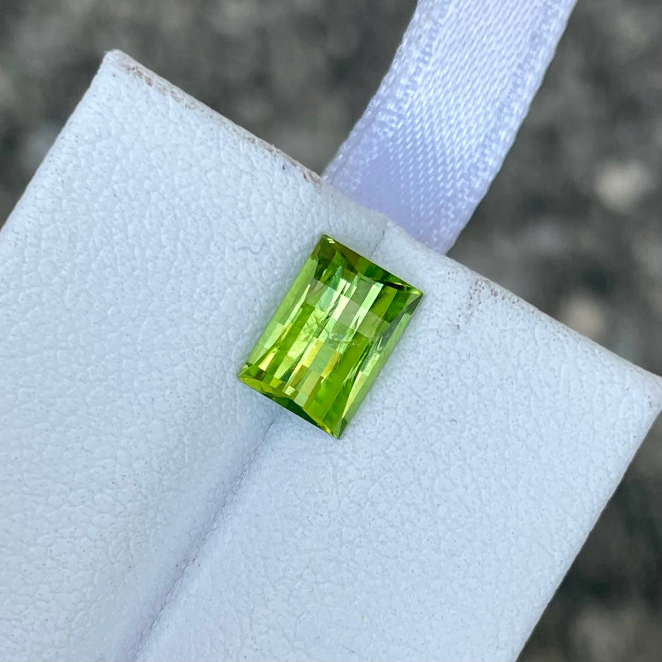 1.80 Carats Peridot Stone Pixel Cut