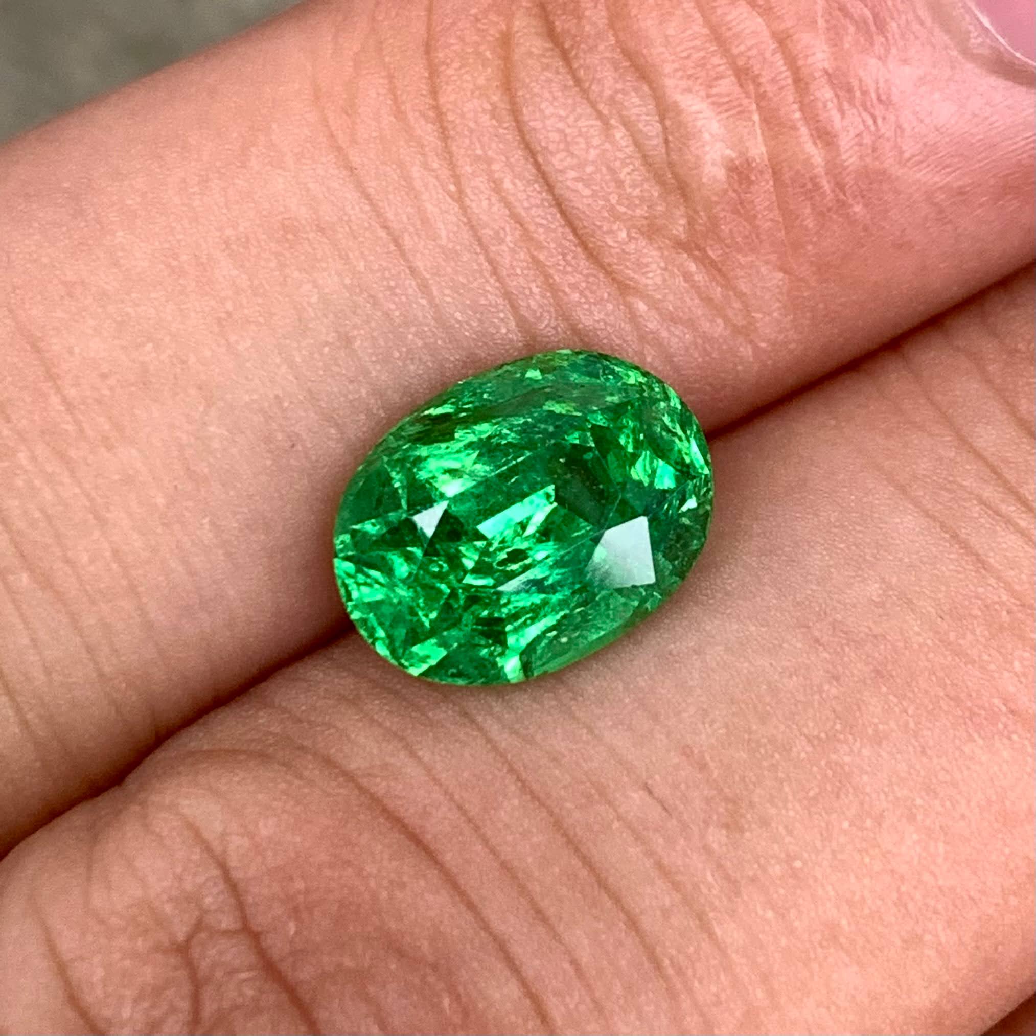 4-08-carats-leaf-green-tsavorite-garnet-oval-faceted-tanzania