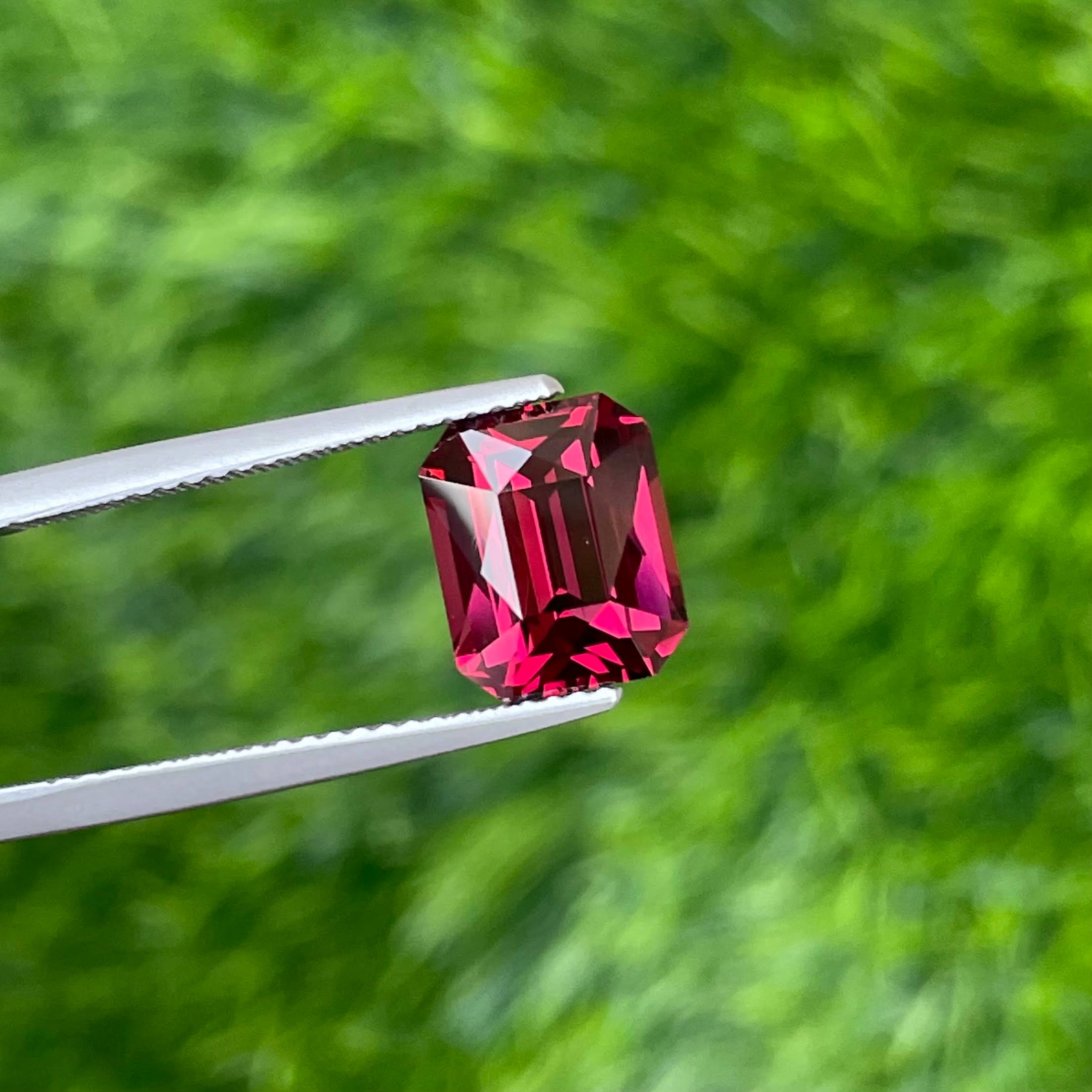  3.75 Carats Pinkish Red Garnet Stone