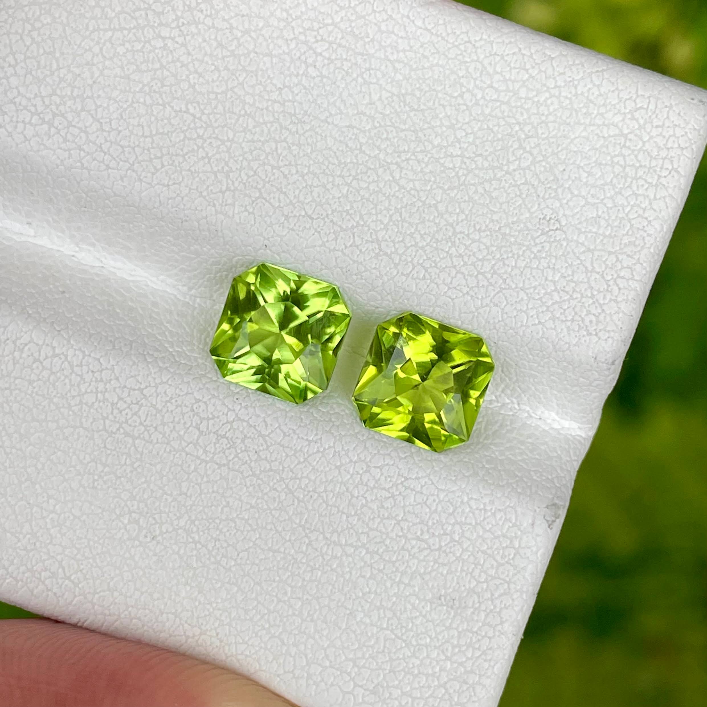 3.75 Carats Green Peridot Pair Gems