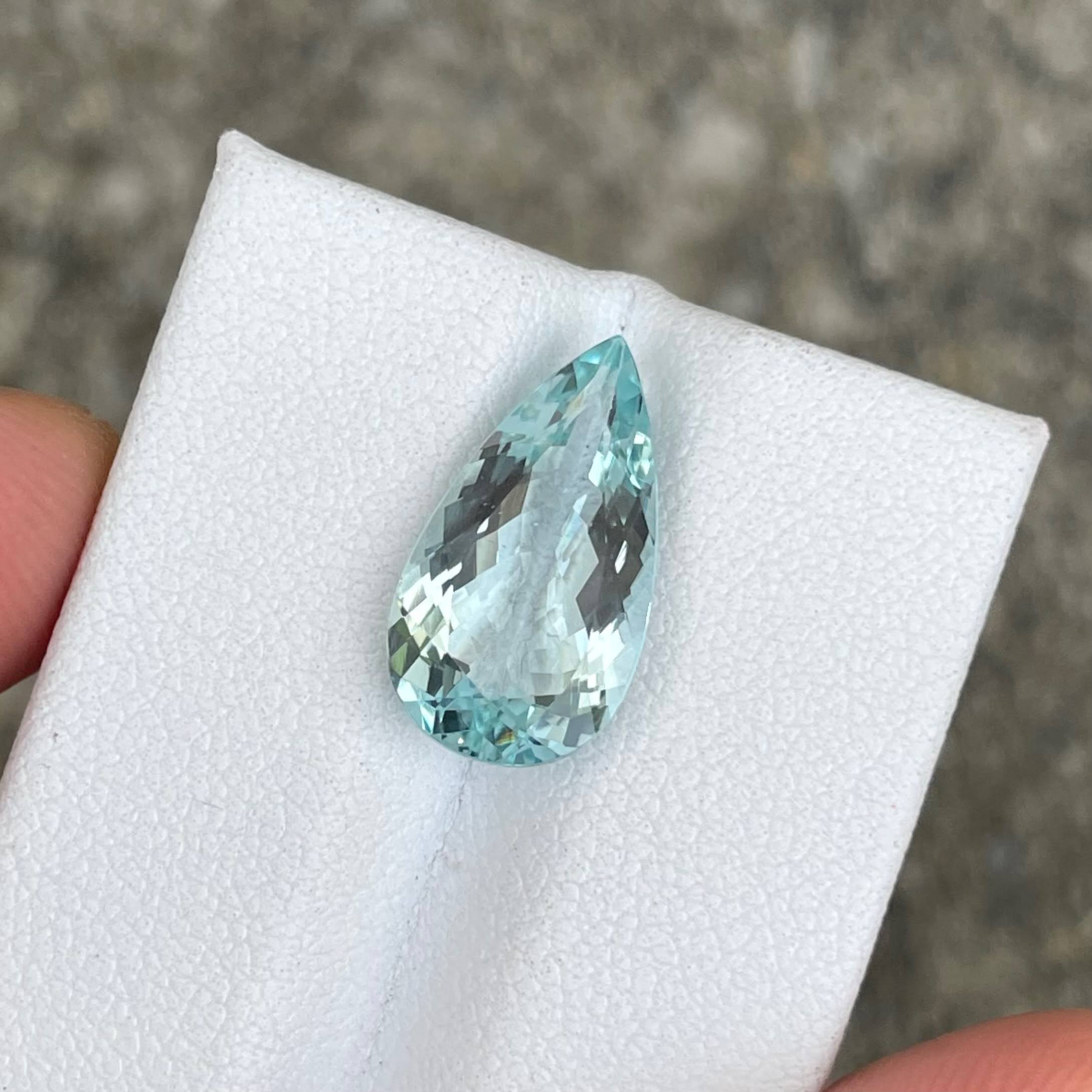 4.83 carats Blue Aquamarine Pear Stone