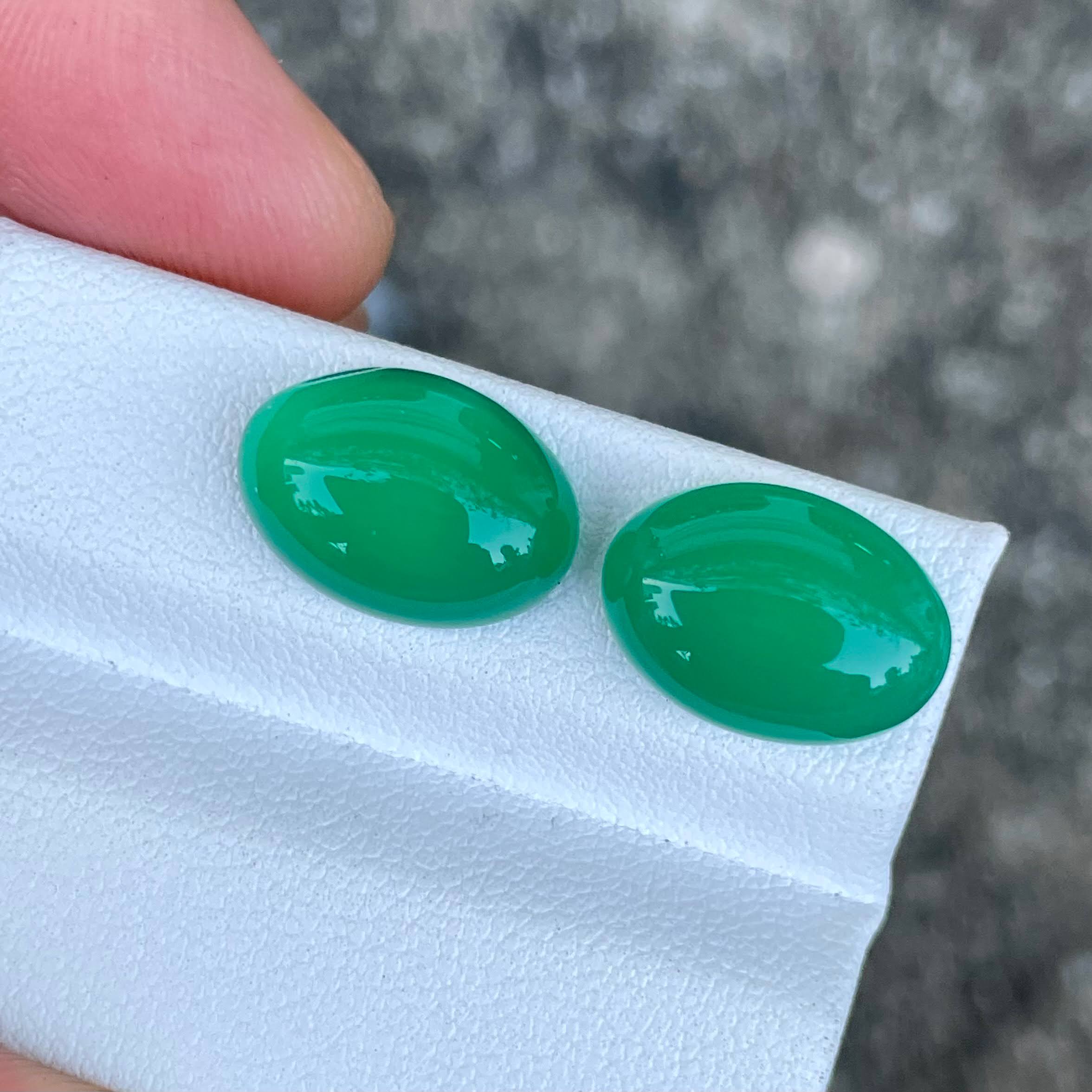 12.78 Carats Green Agate Pair Gemstone