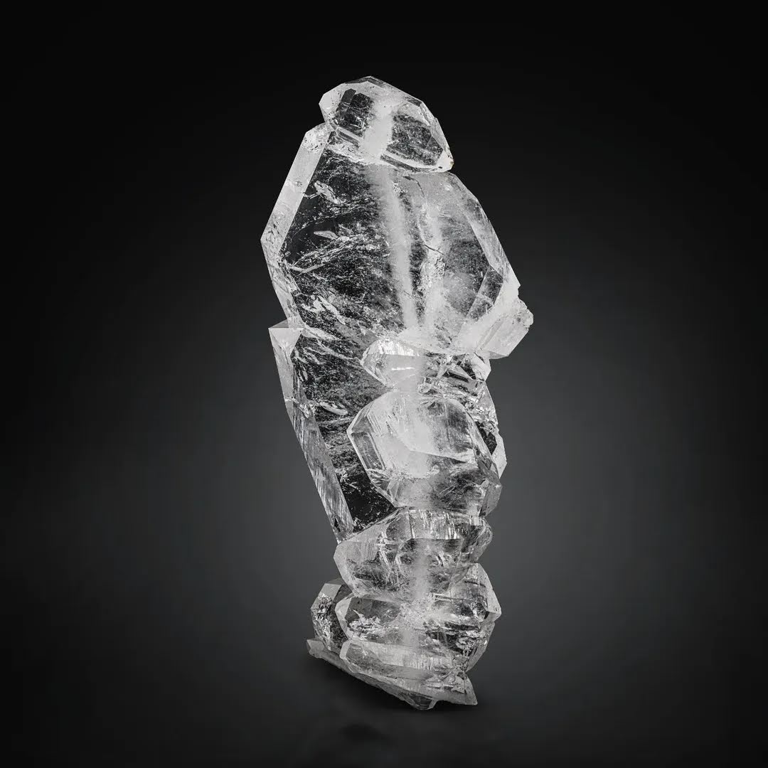 Large Cabinet Size Faden Quartz