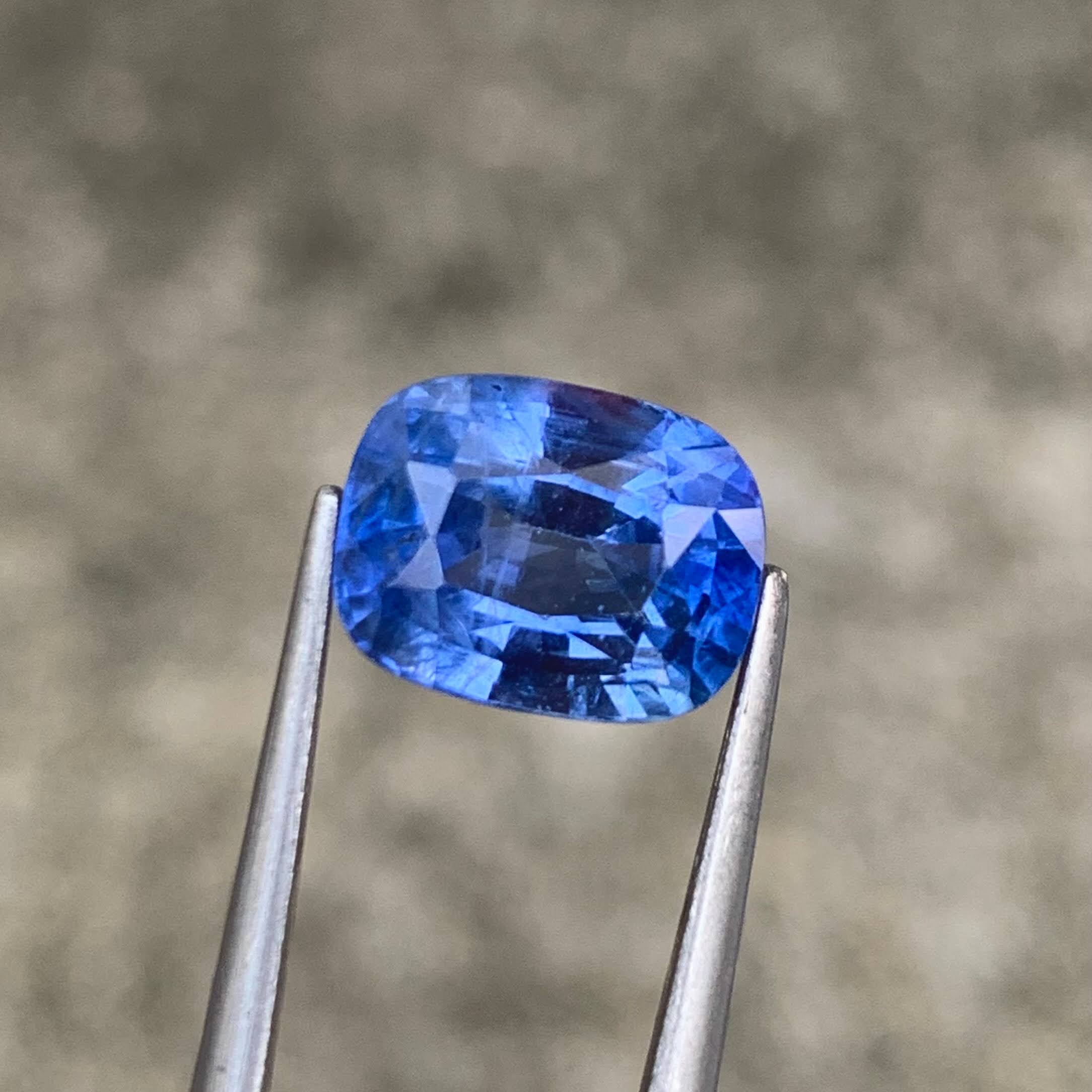 3.98Ct Cornflower Blue Sapphire