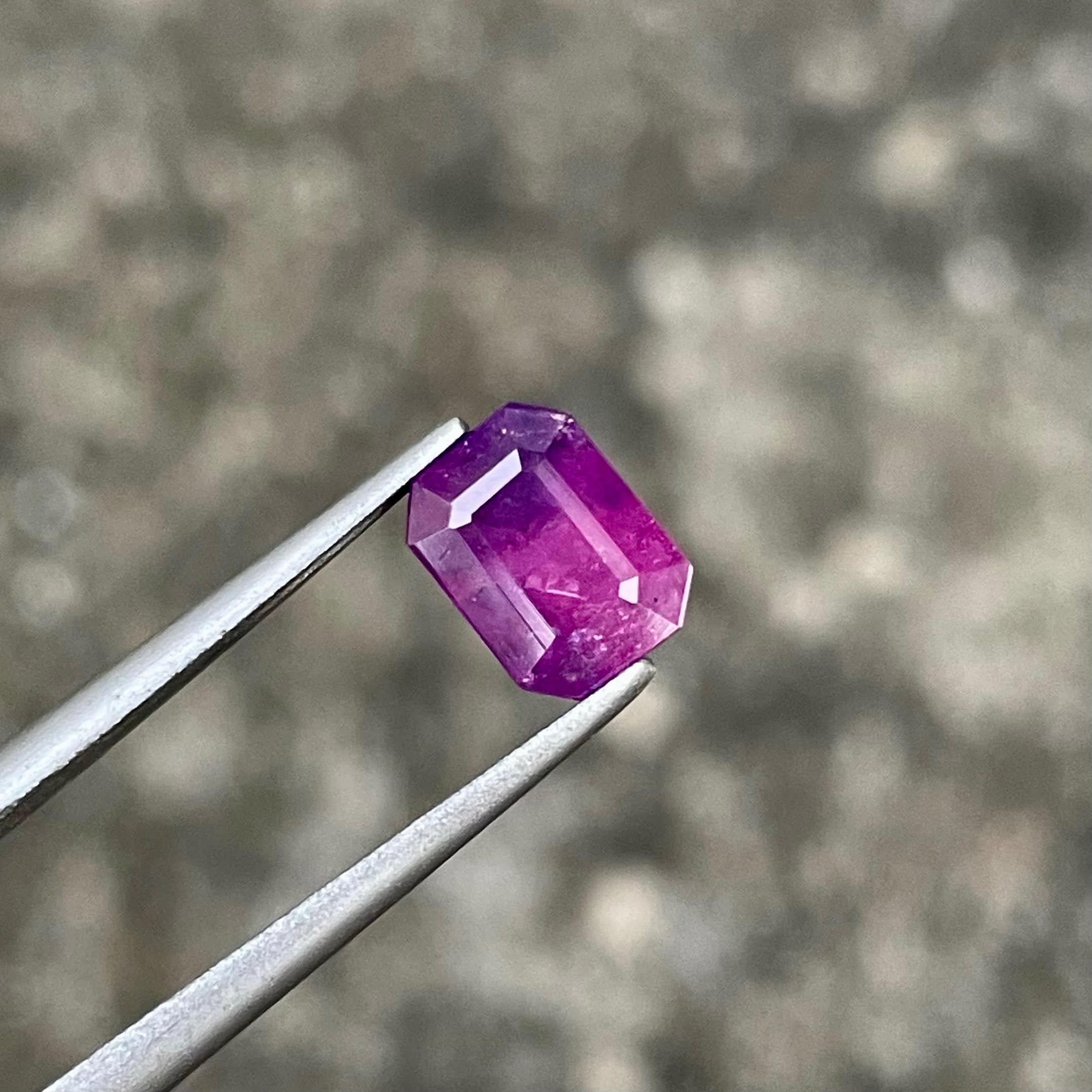 1.85 Carats Purplish Pink Sapphire Gem