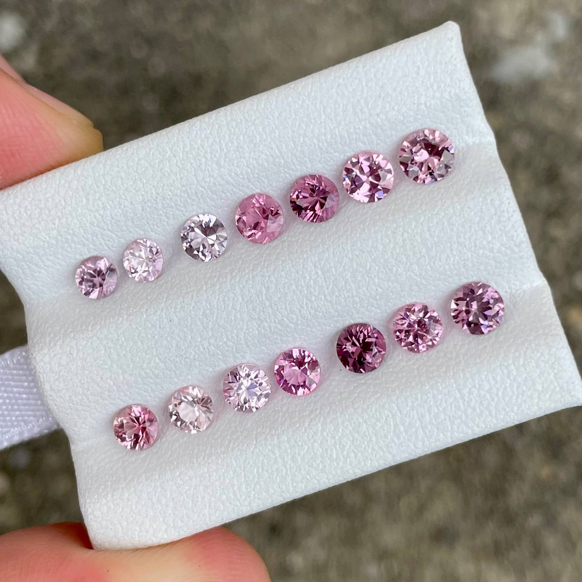 4.08 Carats 14 Piece Round Spinel Lot