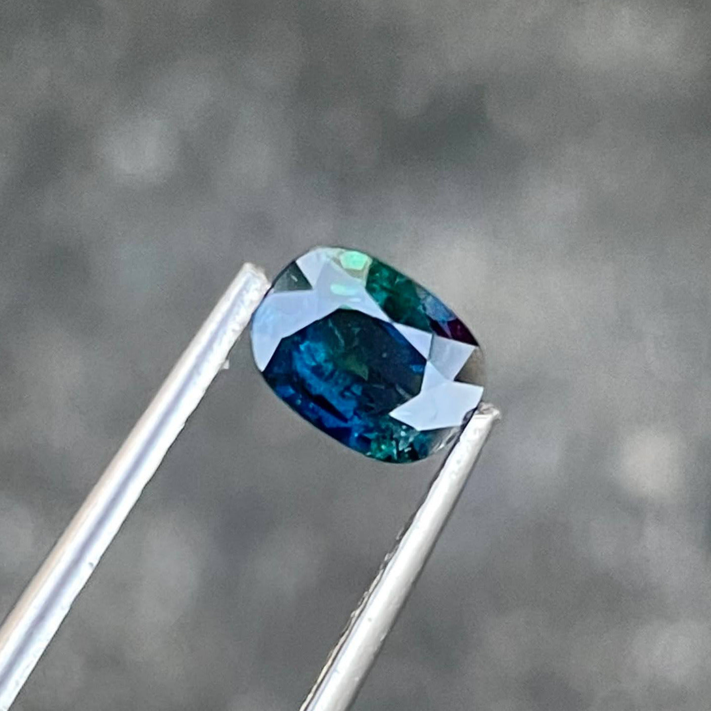 0.96 Carats Teal Sapphire Gem Oval Cut