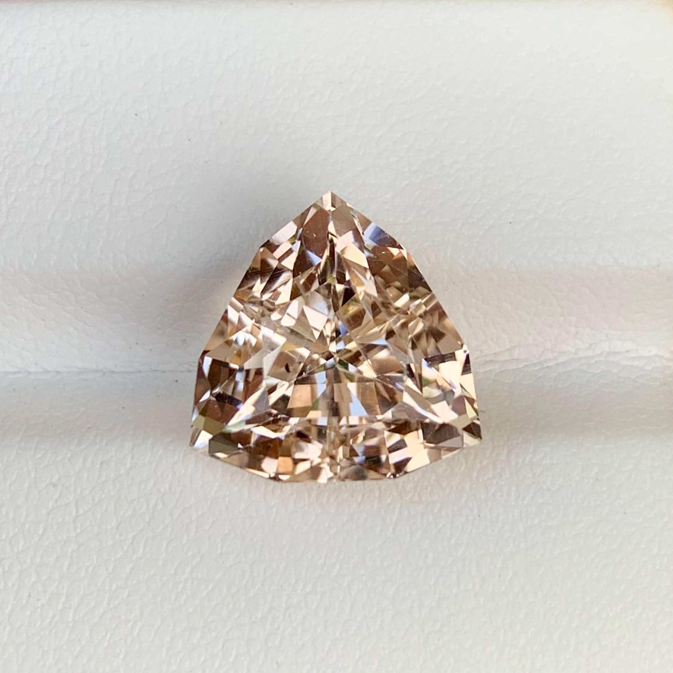 pakistan-topaz-10-28ct-trilliant