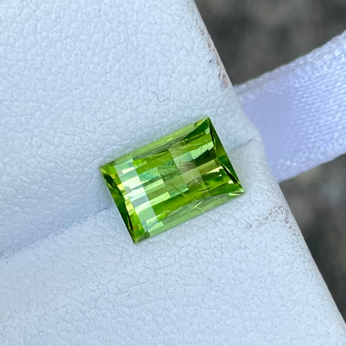 1.80 Carats Peridot Stone Pixel Cut