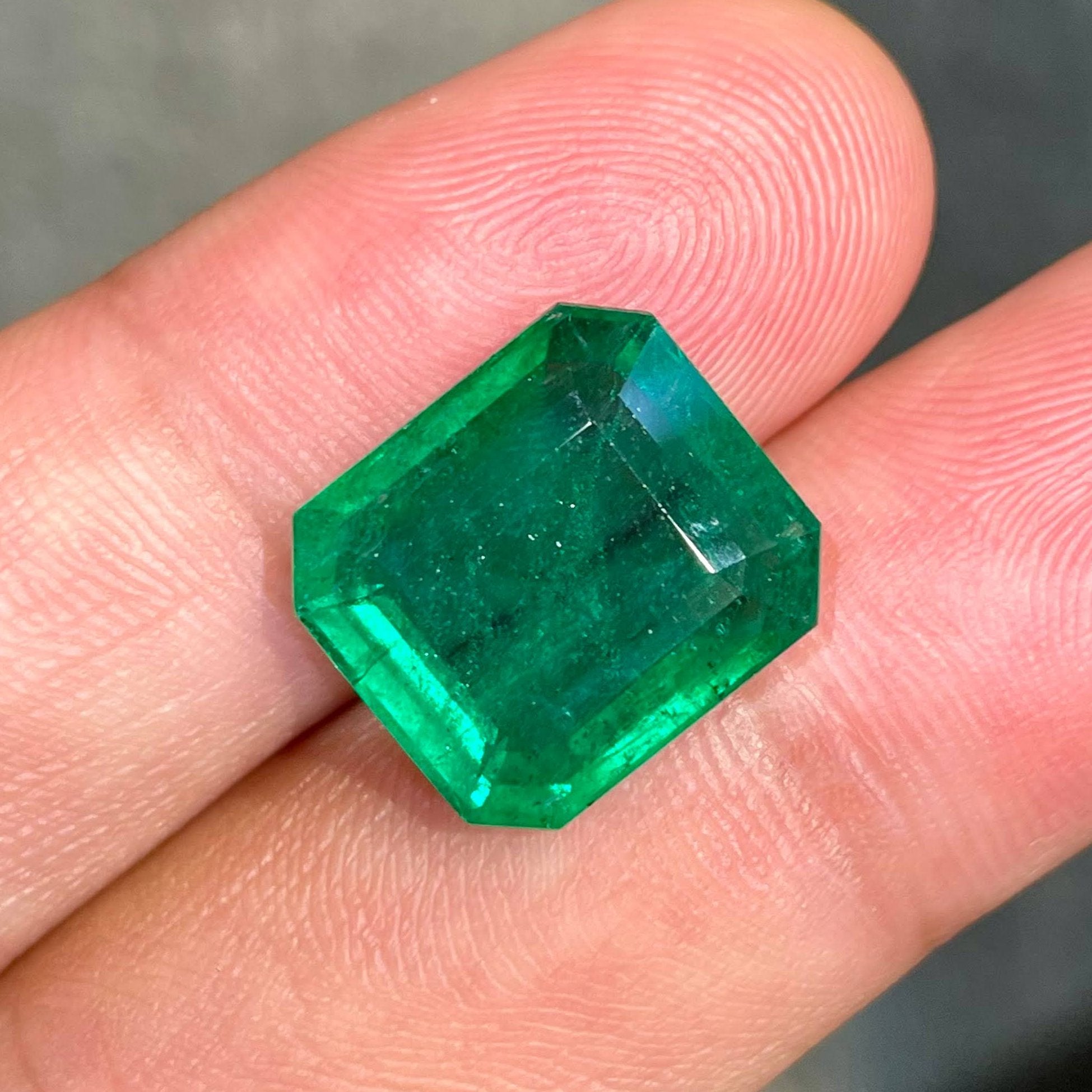 8.70 Carats Zambian Emerald Gemstone