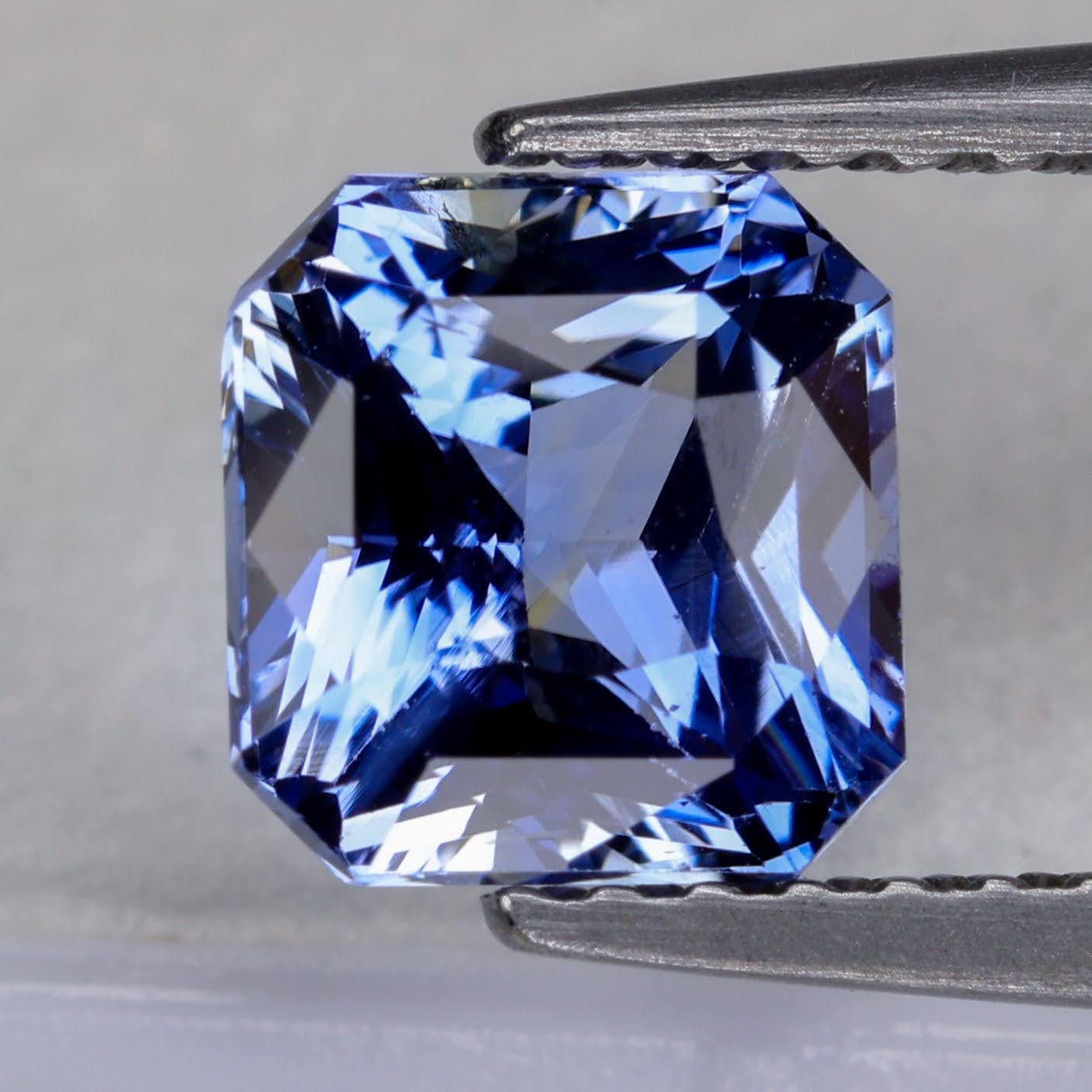 1.56 Carats Blue Sapphire Stone