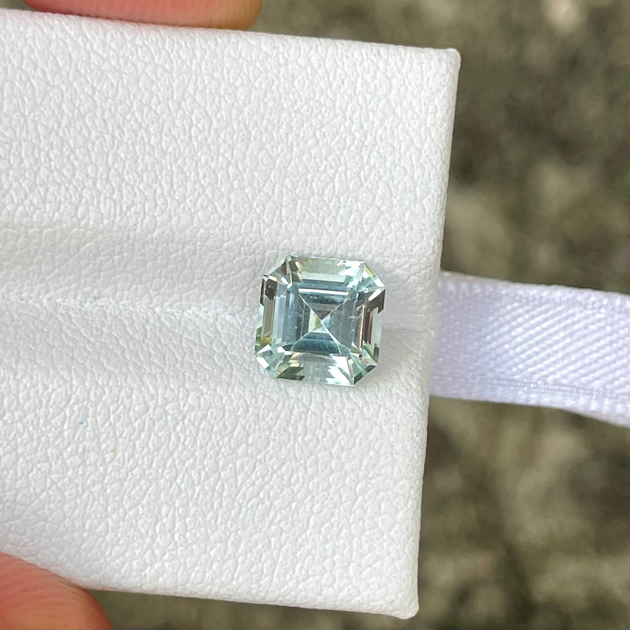 1.89 Carats Light Blue Aquamarine Stone