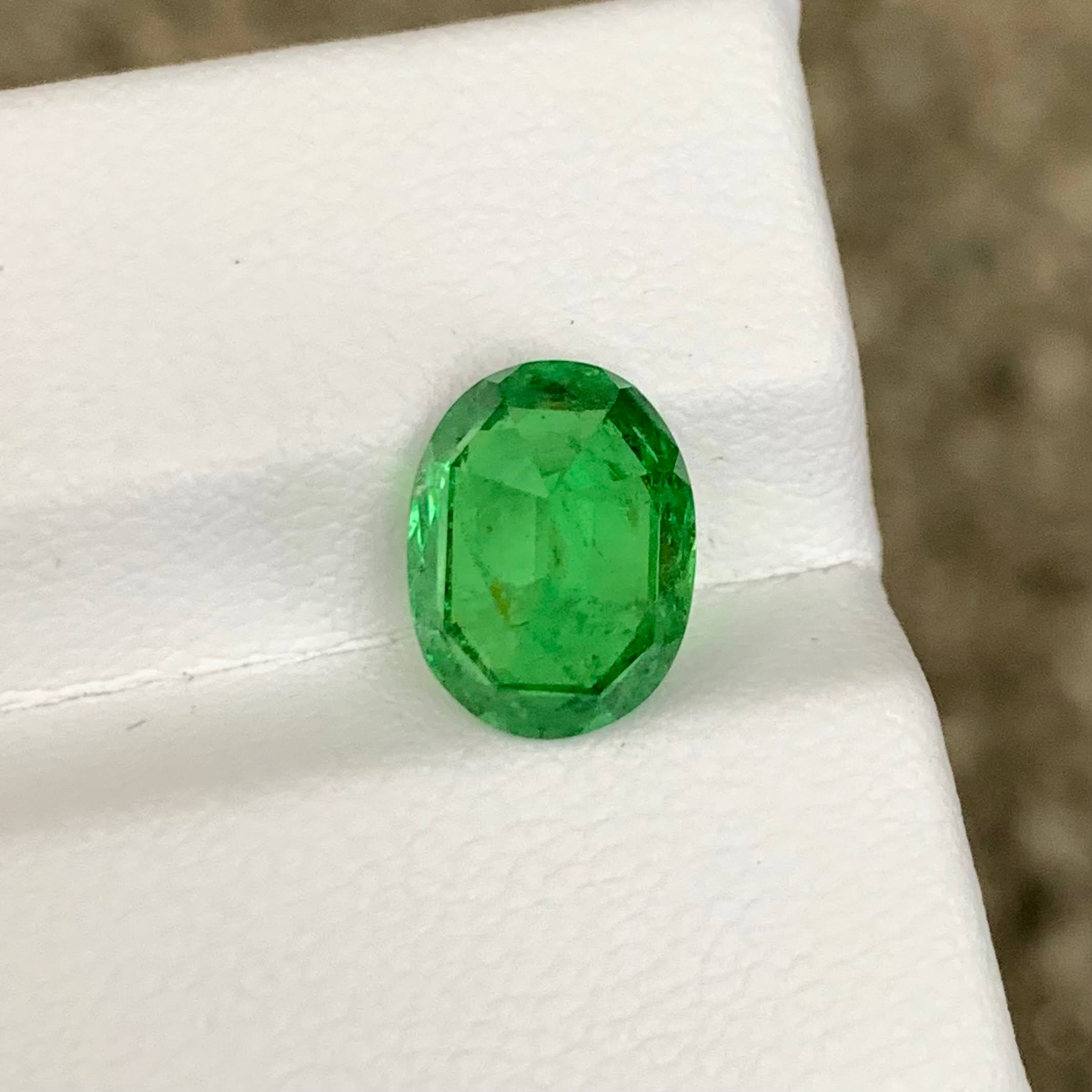 4-08-carats-leaf-green-tsavorite-garnet-oval-faceted-tanzania