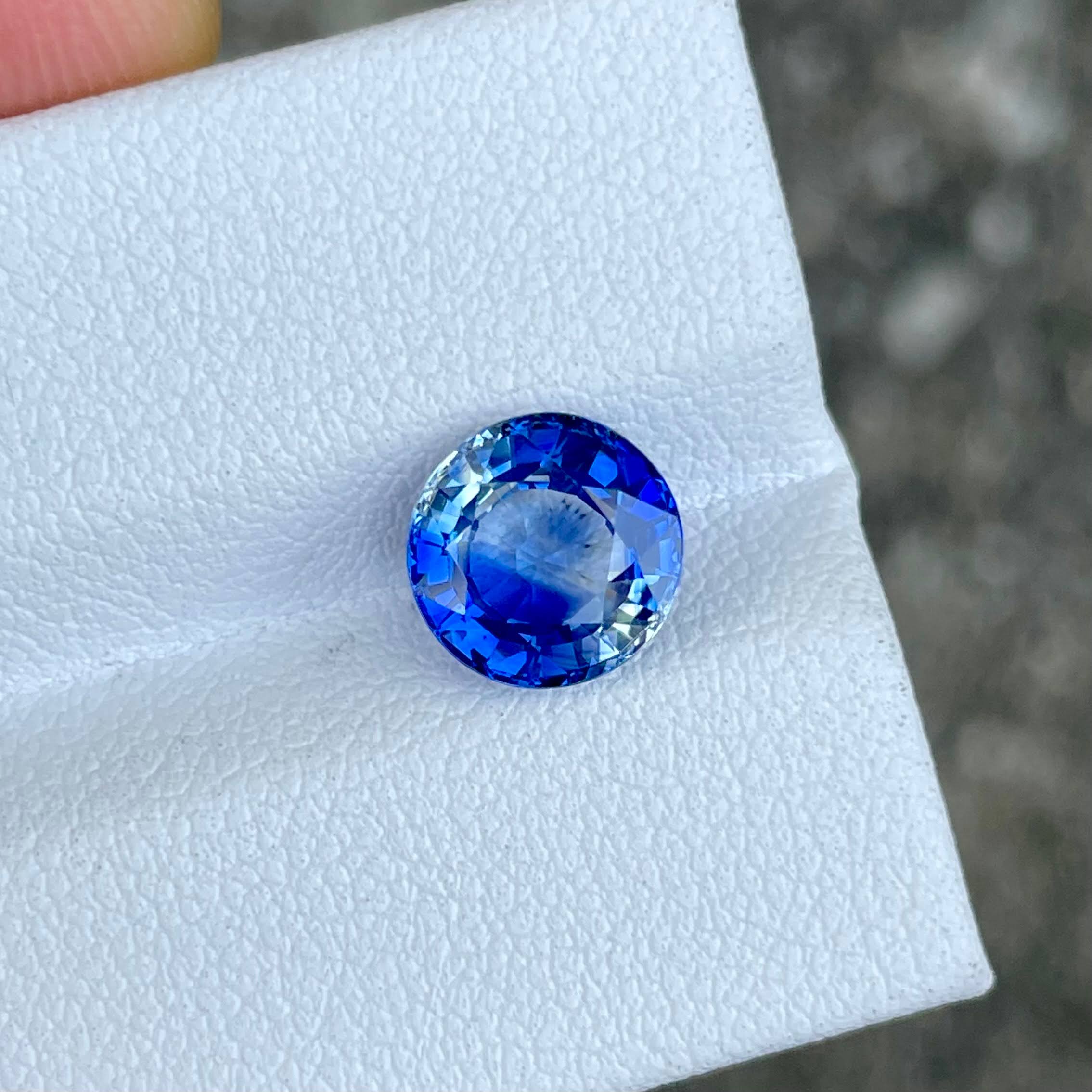 2.77 Carats Bi color Round Sapphire