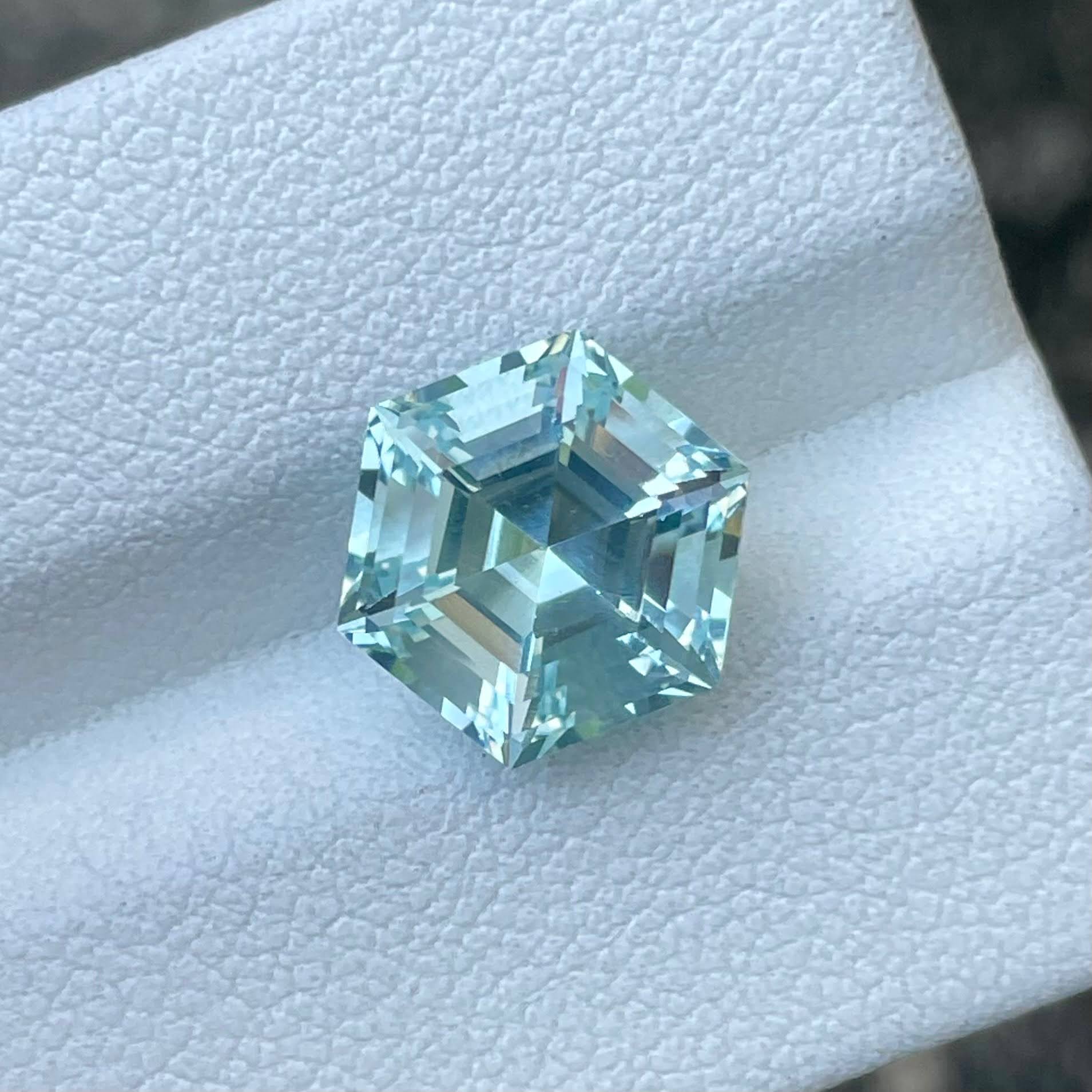 4.00 carats Seafoam Color Aquamarine Stone Hexagon Cut Natural Pakistani Gemstone