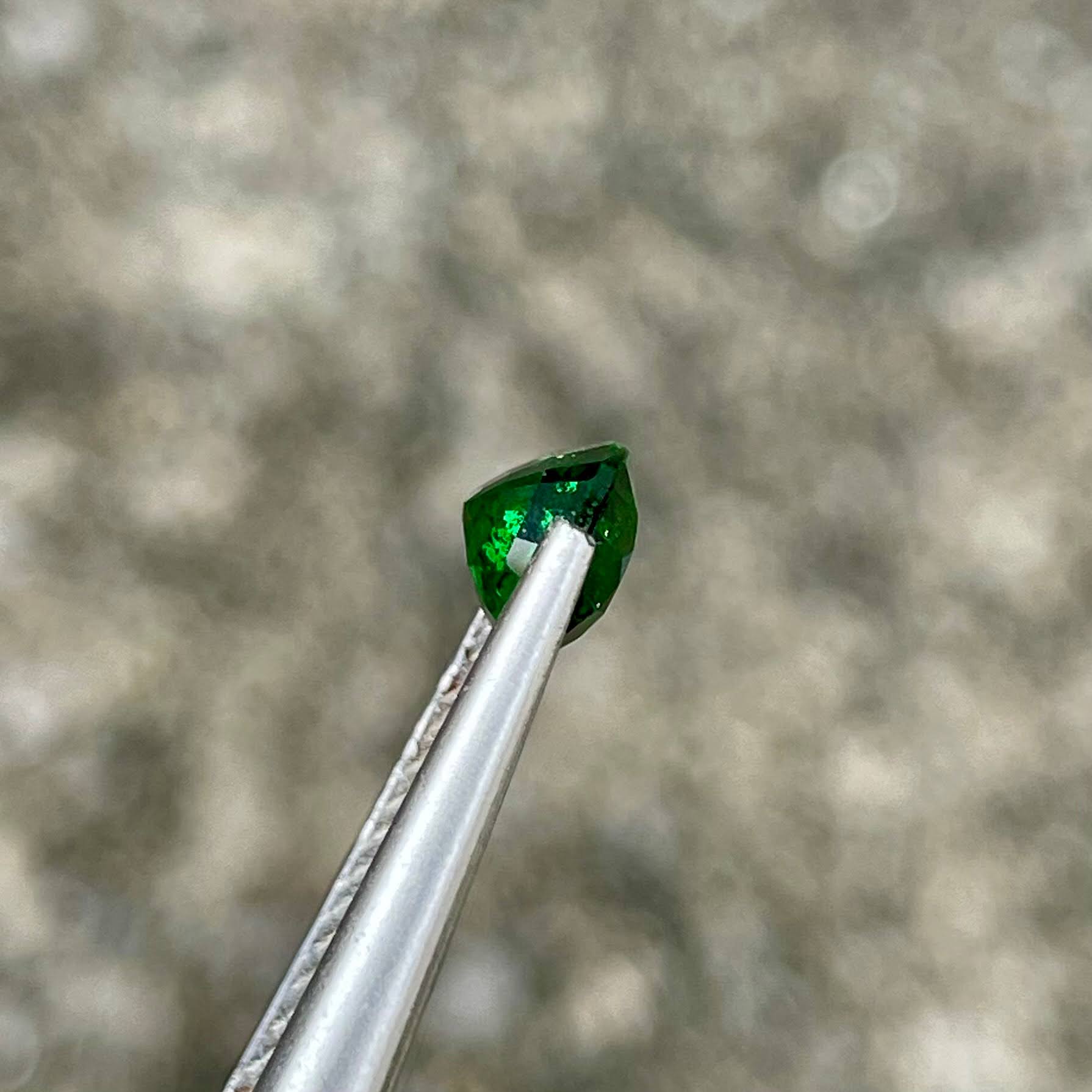 1.48 Carats Green Tsavorite Oval Garnet