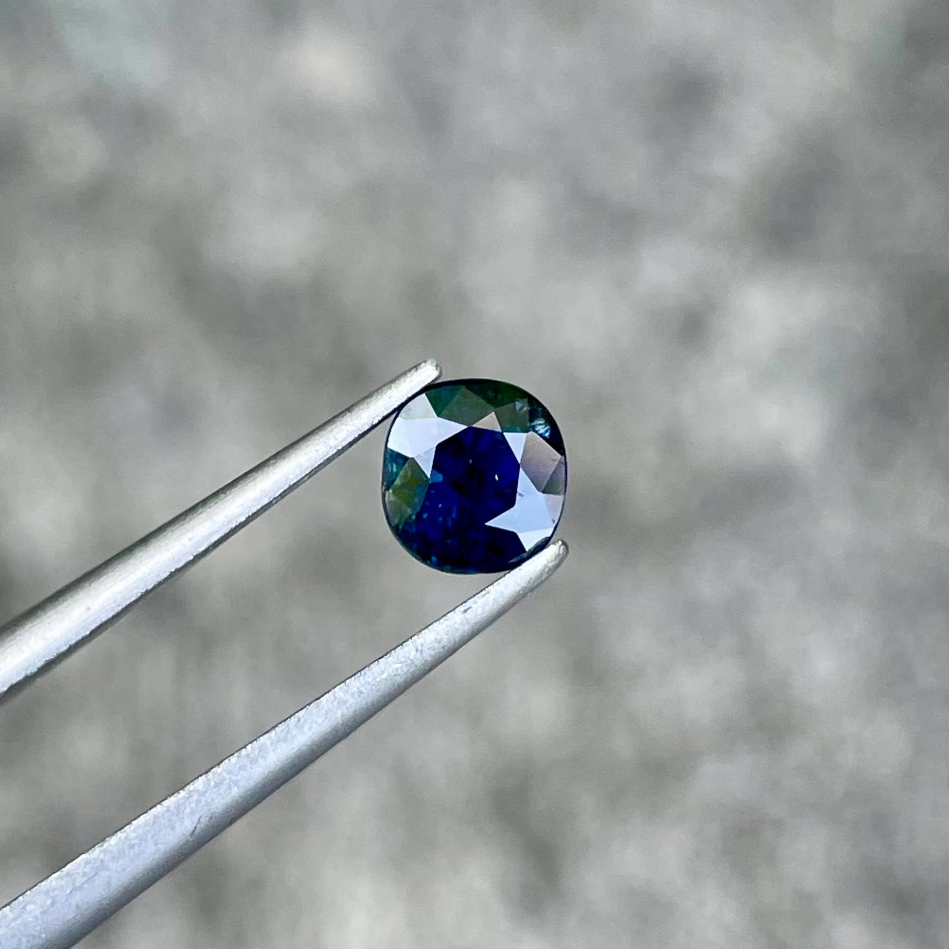 1.00 Carats Deep Sapphire Oval Stone