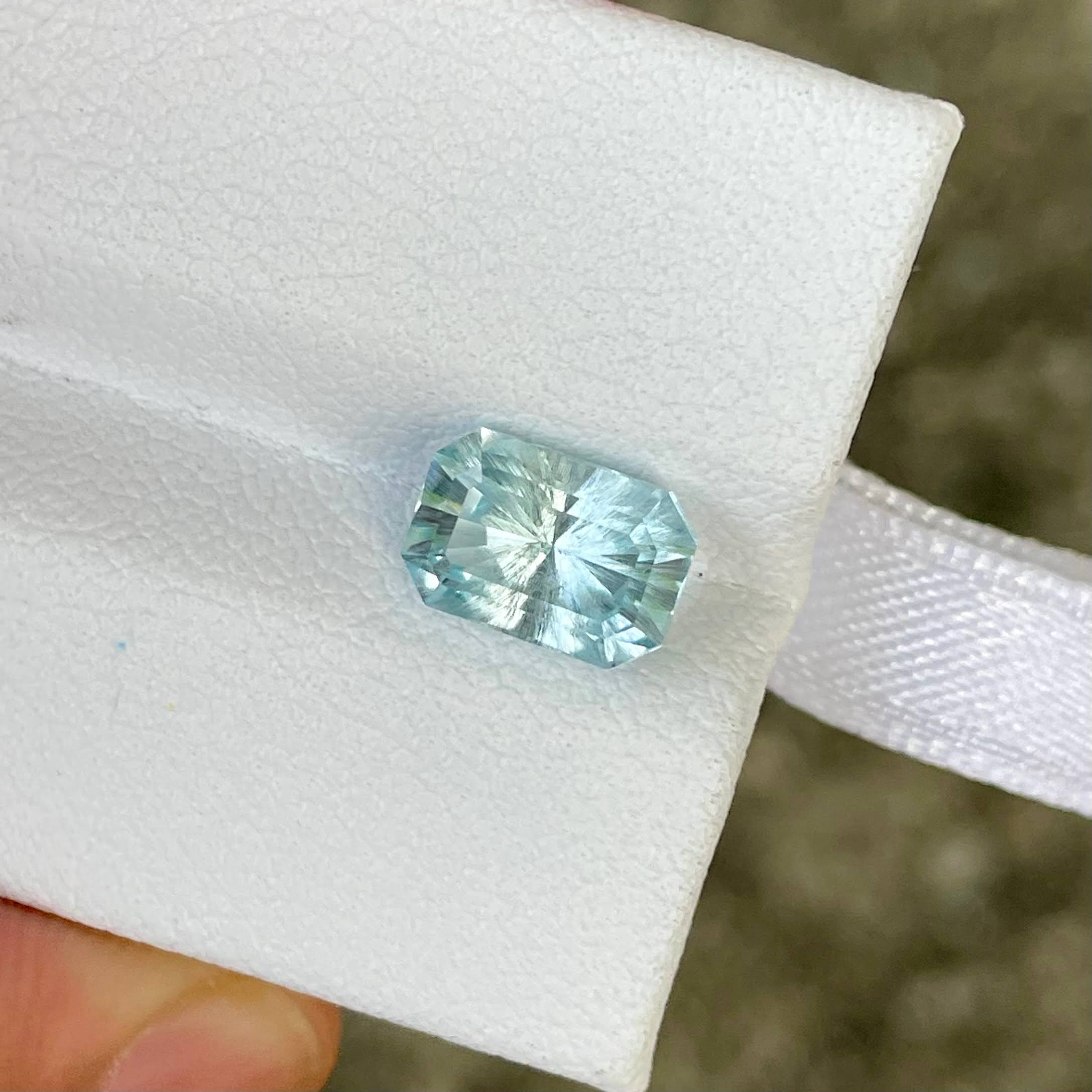 1.97 Carats Blue Aquamarine Gemstone