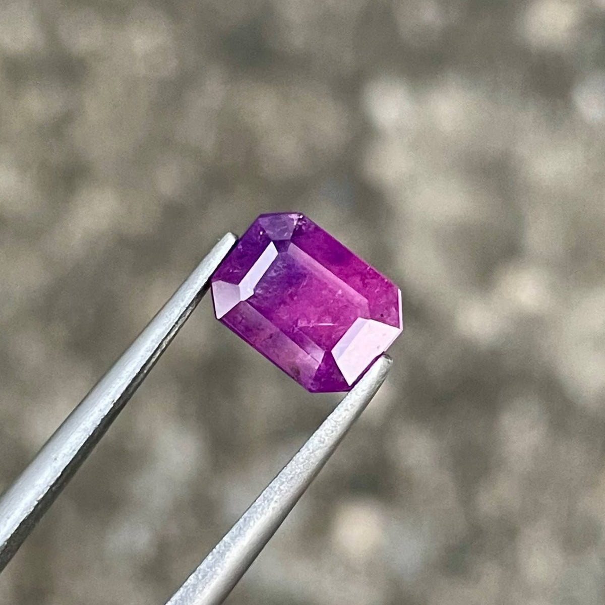 1.85 Carats Purplish Pink Sapphire Gem